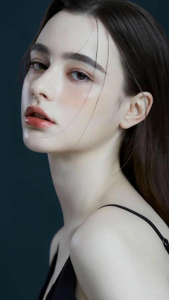 Xếp hạng 4 là mỹ nhân người Nga Dasha Taran, sinh năm 1999. Cô được mệnh danh là “thiên thần Instagram” nhờ có trang cá nhân với gần 4 triệu lượt người theo dõi. Không chỉ nổi tiếng tại Nga, người mẫu còn được biết đến và yêu thích tại Hàn Quốc. Xếp hạng 4 là mỹ nhân người Nga Dasha Taran, sinh năm 1999. Cô được mệnh danh là “thiên thần Instagram” nhờ có trang cá nhân với gần 4 triệu lượt người theo dõi. Không chỉ nổi tiếng tại Nga, người mẫu còn được biết đến và yêu thích tại Hàn Quốc.