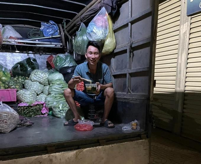 Anh Sao nói rằng mình không phải "người hùng", gặp bất kỳ hoàn cảnh khó khăn nào cũng sẽ giúp đỡ (Ảnh: NVCC).