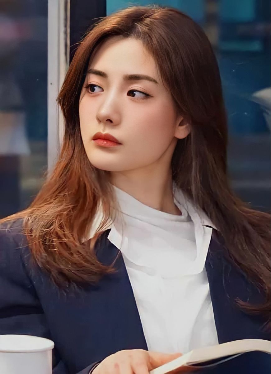 Nana (cựu After School) có biệt danh là búp bê Barbie. Cô từng là idol và hiện hoạt động với vai trò diễn viên. Người đẹp sinh năm 1991 giữ được vẻ trẻ trung và ngày càng sang trọng, thanh lịch. Nana từng đứng đầu bảng xếp hạng 100 gương mặt đẹp nhất thế giới trong hai năm 2014 và 2015. Nana (cựu After School) có biệt danh là búp bê Barbie. Cô từng là idol và hiện hoạt động với vai trò diễn viên. Người đẹp sinh năm 1991 giữ được vẻ trẻ trung và ngày càng sang trọng, thanh lịch. Nana từng đứng đầu bảng xếp hạng 100 gương mặt đẹp nhất thế giới trong hai năm 2014 và 2015.