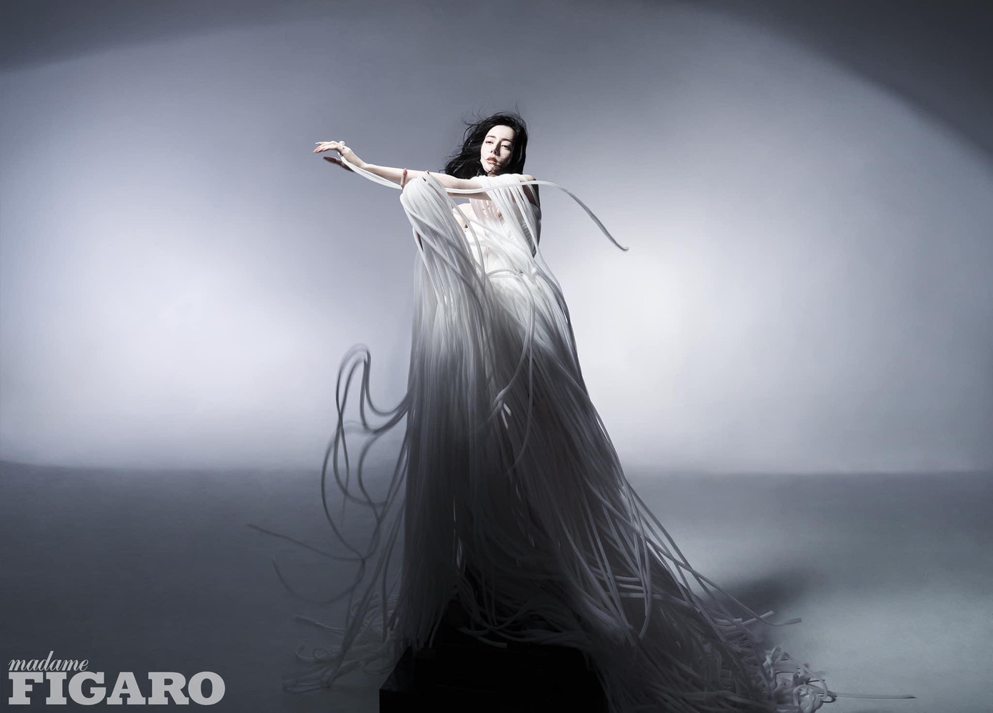 Tính đến lúc này, người đẹp sinh năm 1992 đã mở khóa 12 bộ Haute Couture đến từ nhiều nhãn hàng cao cấp. Tính đến lúc này, người đẹp sinh năm 1992 đã mở khóa 12 bộ Haute Couture đến từ nhiều nhãn hàng cao cấp.