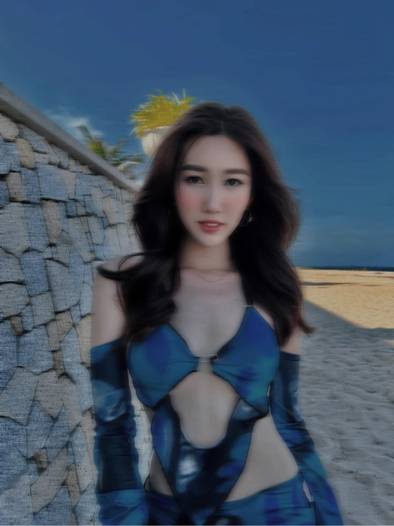 Nhan sắc yêu kiều ngày một lên hương của nữ diễn viên nhận được nhiều lời tán dương.