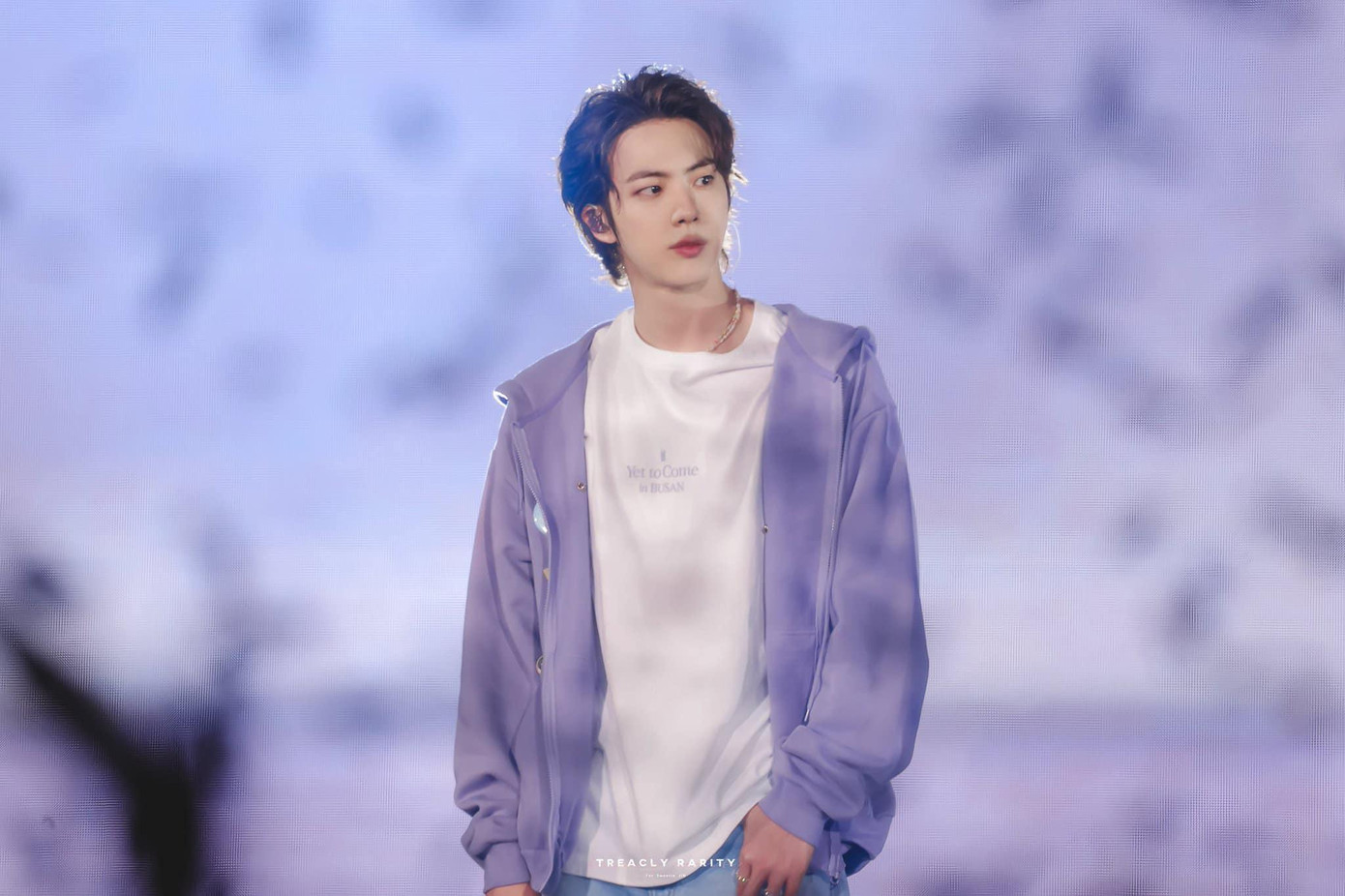 Trước đó, Jin sinh năm 1992, được Bộ Văn hóa, Thể thao và Du lịch cho phép hoãn nhập ngũ theo Luật nghĩa vụ quân sự sửa đổi năm 2020. Việc nhập ngũ của anh được hoãn đến cuối năm nay. Ảnh: HYBE.