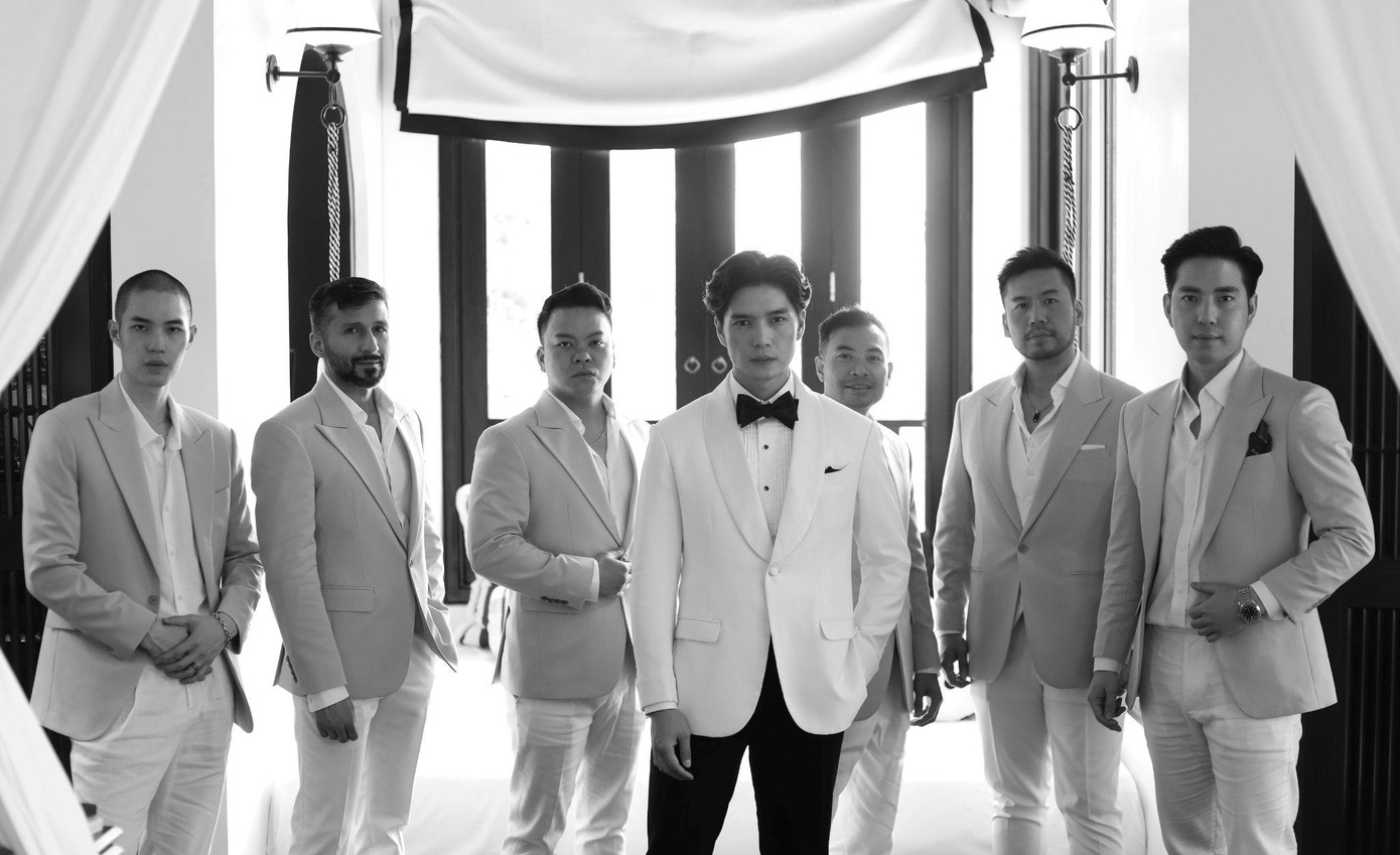 Chú rể Huy Trần cùng hội bạn thân. Chú rể Huy Trần cùng hội bạn thân.