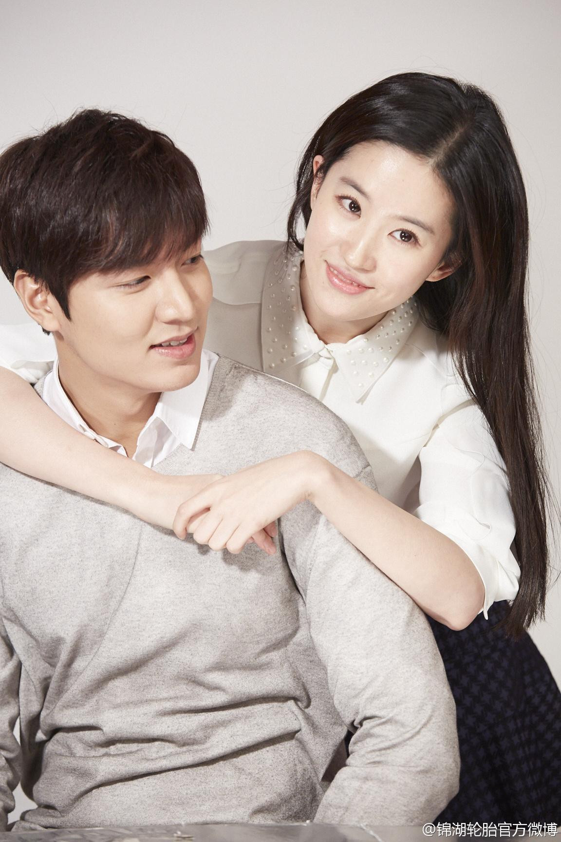 Bộ ảnh của hai ngôi sao đình đám showbiz Hàn – Trung là Lee Min Ho và Lưu Diệc Phi bất ngờ được một fanpage chia sẻ trở và nhận được sự quan tâm của cộng đồng mạng.