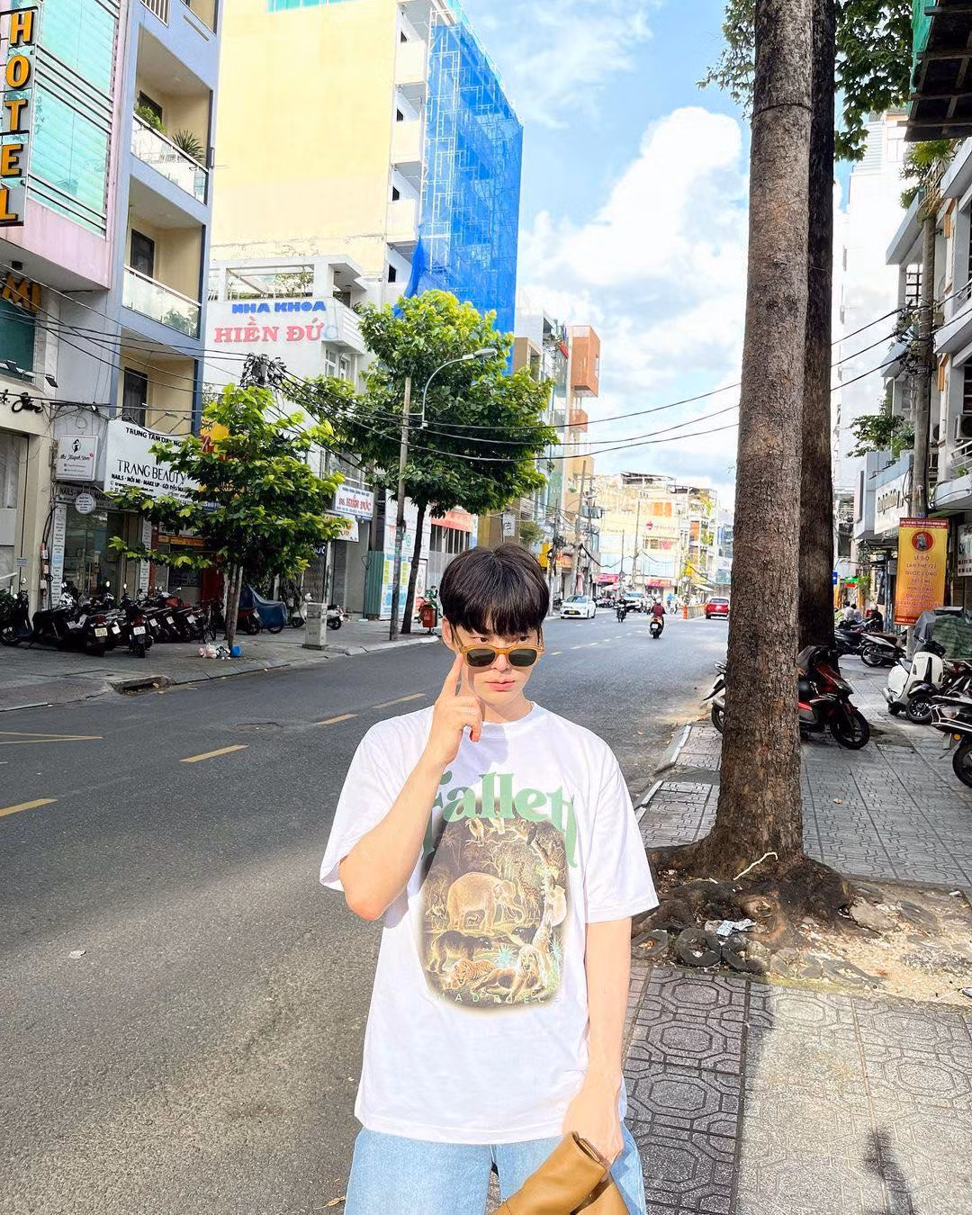 Nam diễn viên ăn vận đơn giản nhưng vẫn nổi bật. Ảnh: Instagram