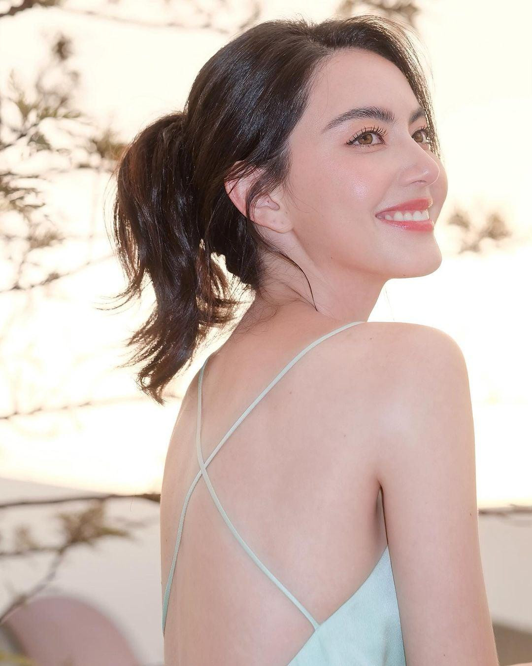 Ngôi sao sinh năm 1992 còn nổi tiếng khi có chuyện tình đẹp như mơ với nam diễn viên Ter Chantavit. Cả hai công khai từ năm 2018 và thường xuyên chia sẻ hình ảnh gắn bó, tình cảm khiến nhiều người ghen tỵ.