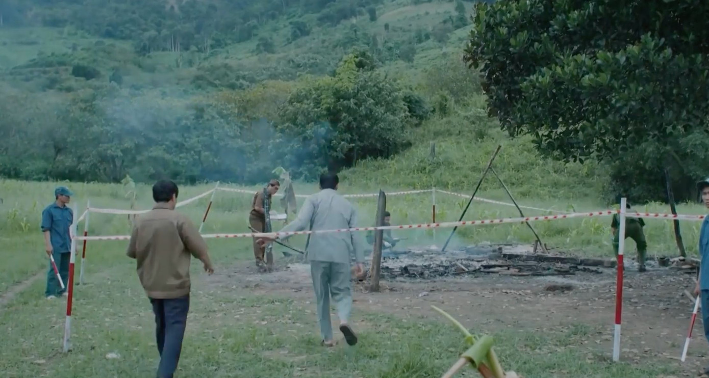 Nhà Mô gù cháy rụi. Ảnh: CMH. Nhà Mô gù cháy rụi. Ảnh: CMH.