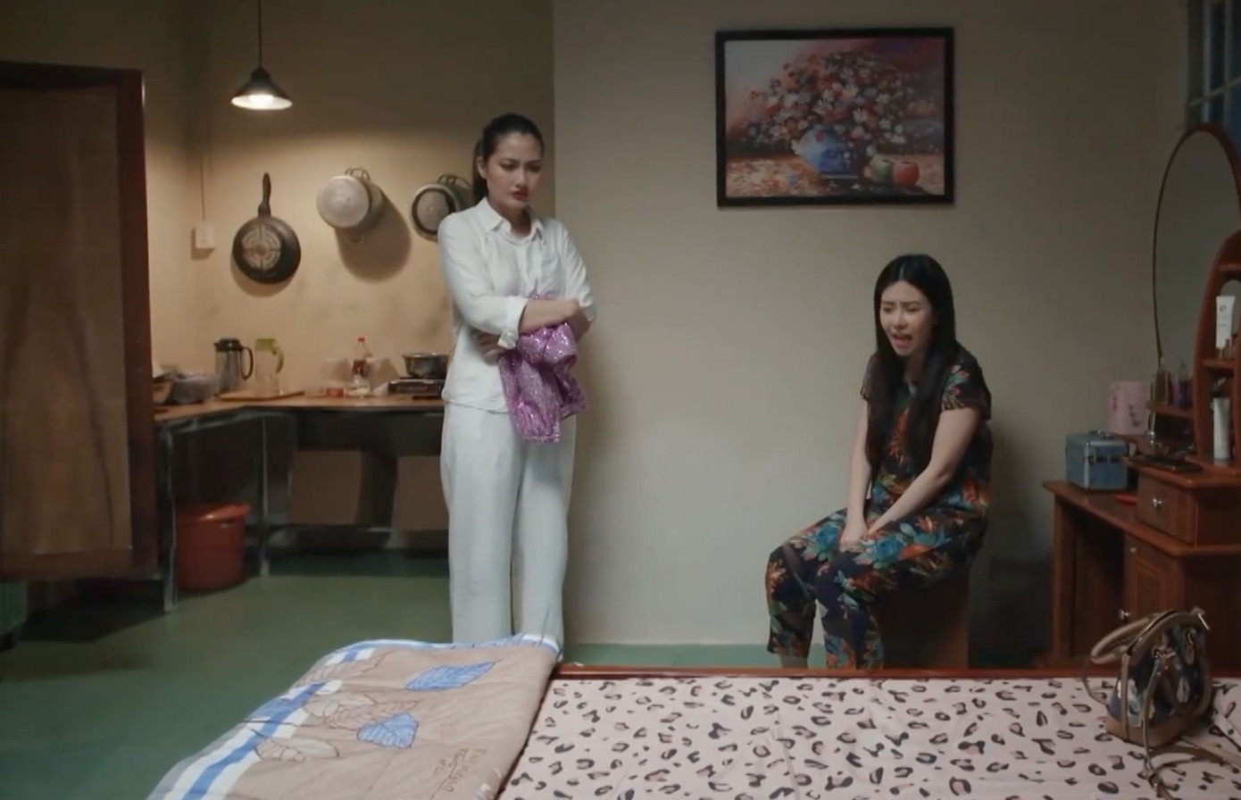 Thược nói cho Hồng bí mật động trời của Hào. Ảnh: CMH. Thược nói cho Hồng bí mật động trời của Hào. Ảnh: CMH.