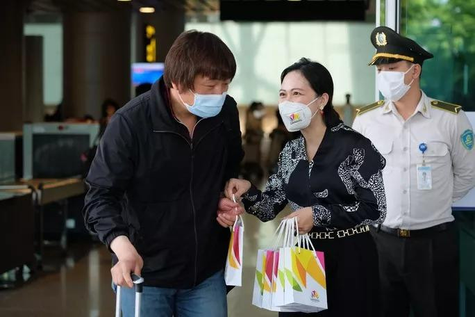 Theo dự kiến, trong thời gian từ ngày 27-4 đến 3-5, dự kiến tổng số chuyến bay nội địa và quốc tế dự kiến đến Đà Nẵng đạt khoảng 600 chuyến bay (gồm 18 chuyến bay quốc tế từ Singapore, Thái Lan, Hàn Quốc). Công suất phòng khối khách sạn, resort 4-5 sao dự kiến đạt khoảng 70-75%, trong đó khách sạn ven biển đạt trên 90%, khách sạn ở khu vực trung tâm công suất khoảng 50%