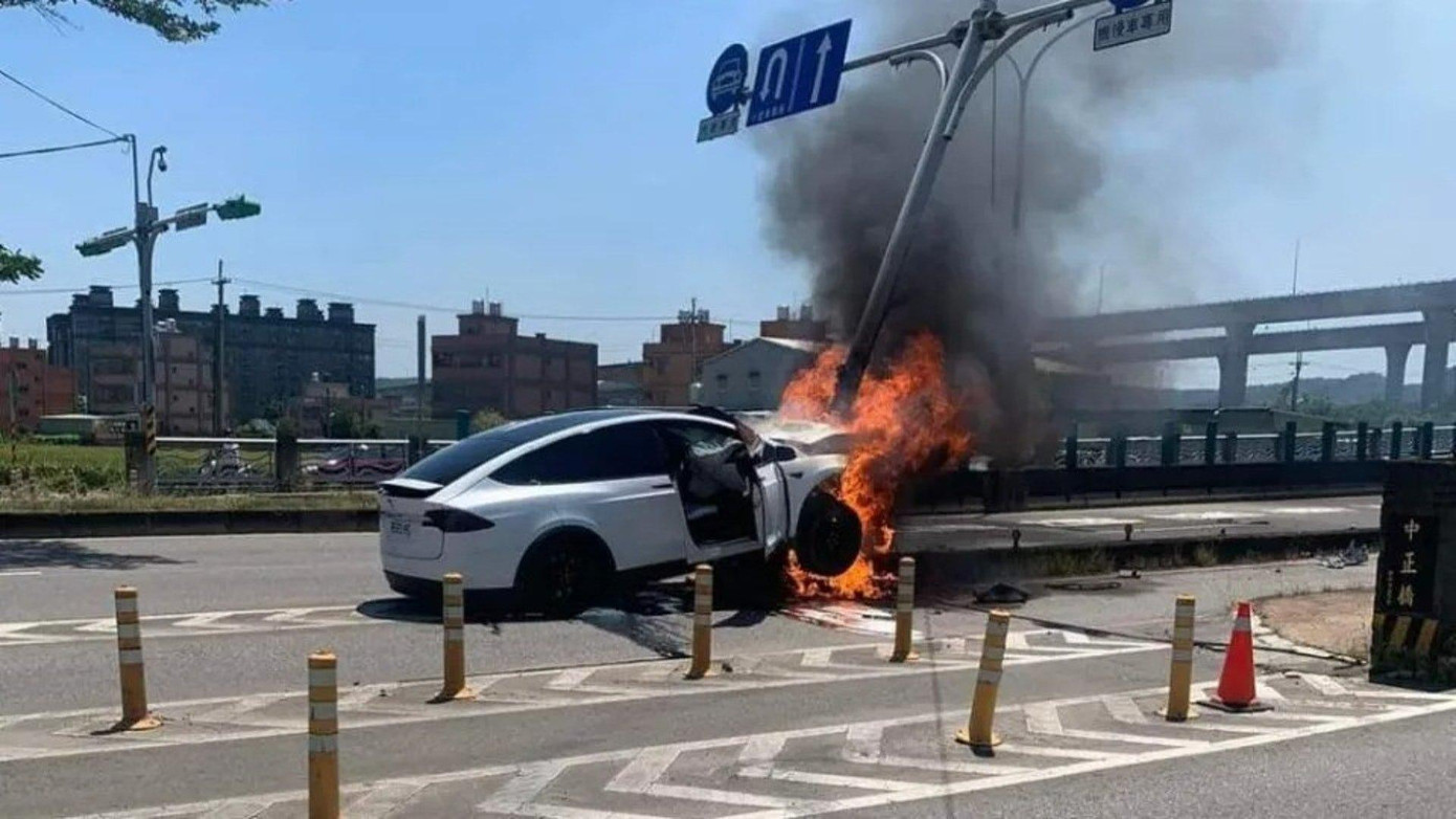 Hiện trường vụ tai nạn của Lâm Chí Dĩnh. Hiện trường vụ tai nạn của Lâm Chí Dĩnh.