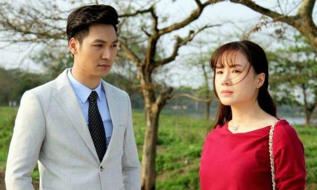 Hồng Diễm thường đảm nhận các vai đau thương, bi đát đến tan nát cõi lòng. Cô được gọi là “diễn viên số khổ của màn ảnh Việt”. Hồng Diễm thường đảm nhận các vai đau thương, bi đát đến tan nát cõi lòng. Cô được gọi là “diễn viên số khổ của màn ảnh Việt”.