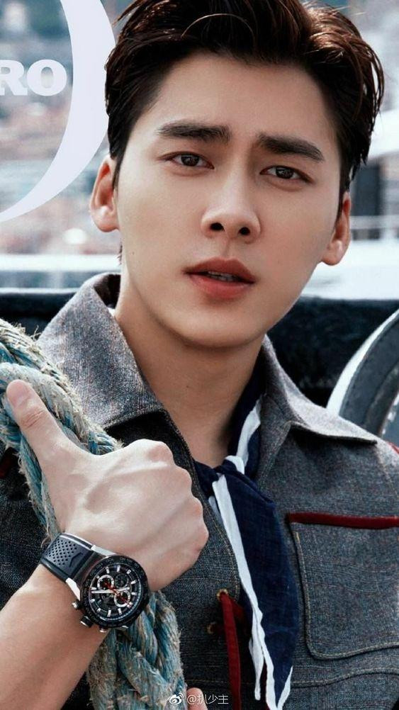 Sự nghiệp của Lý Dịch Phong "bay màu" chỉ sau 1 đêm. Ảnh: Weibo. Sự nghiệp của Lý Dịch Phong "bay màu" chỉ sau 1 đêm. Ảnh: Weibo.