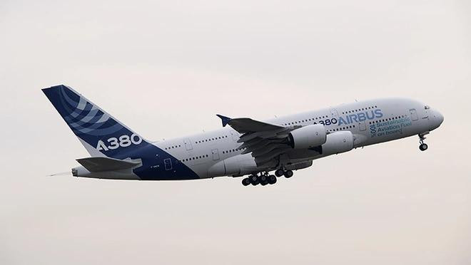 Máy bay A380 thử nghiệm bay bằng nhiên liệu dầu ăn thành công hồi cuối tháng 3. Ảnh: CNN