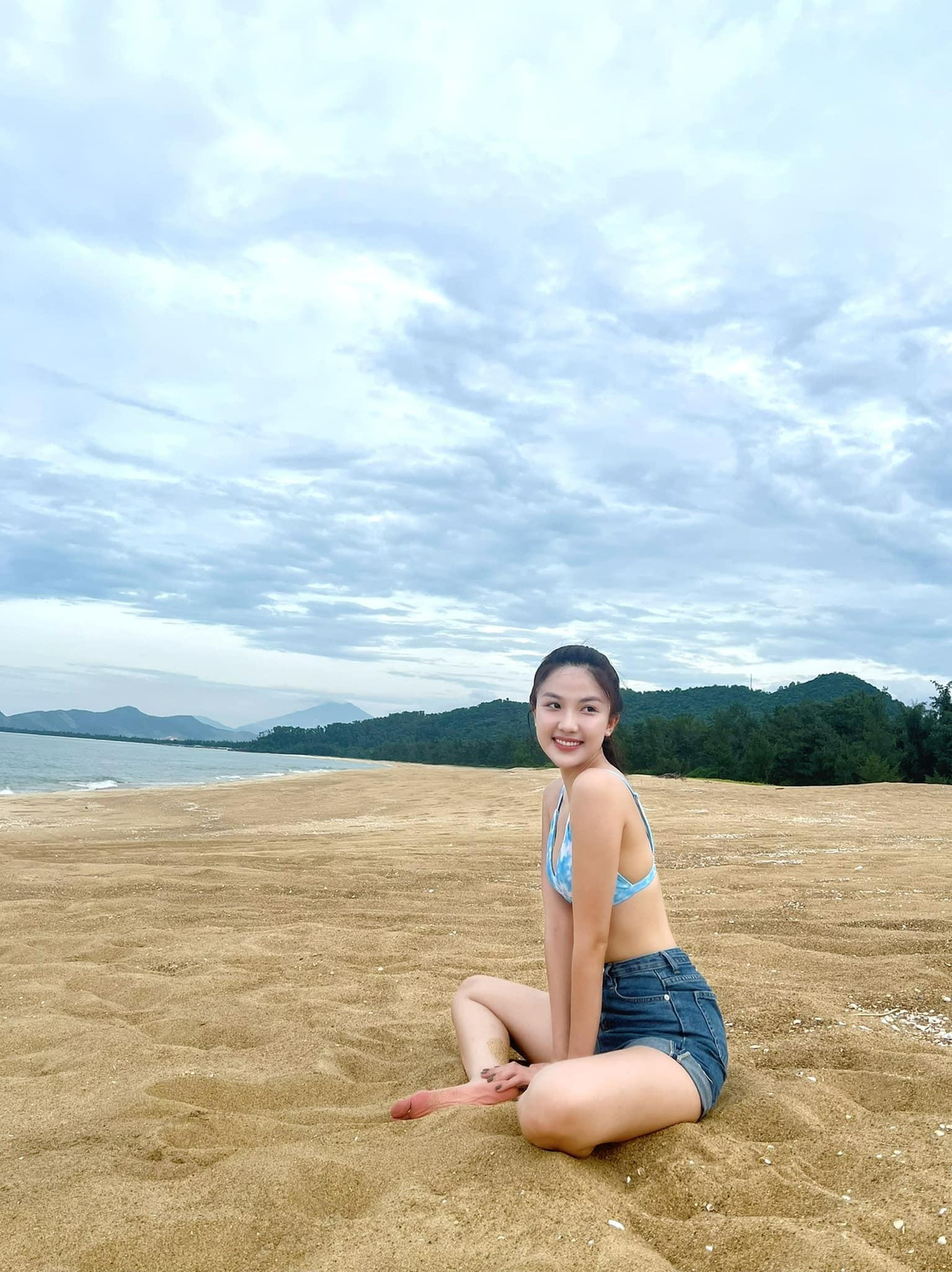 Nữ diễn viên Hoa hồng trên ngực trái hồ hởi cho biết mình sắp nhuộm da thành công sau chuyến du lịch vừa rồi.