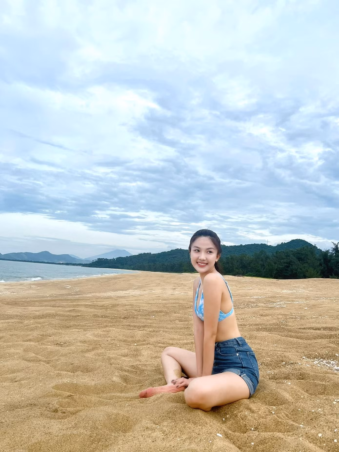 Nữ diễn viên Hoa hồng trên ngực trái hồ hởi cho biết mình sắp nhuộm da thành công sau chuyến du lịch vừa rồi.