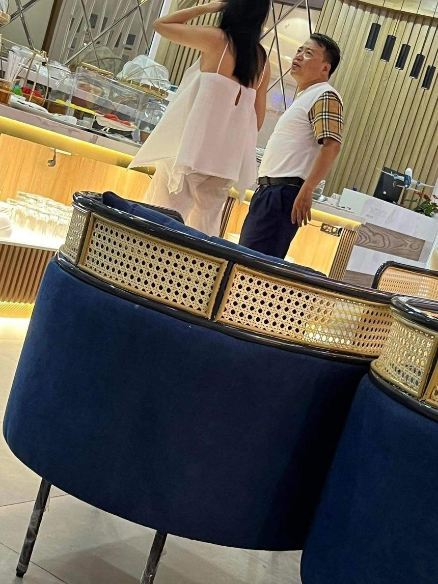 Hình ảnh của Shark Bình và Phương Oanh.