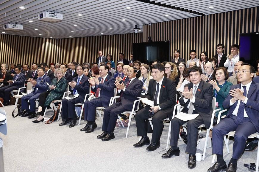 Đại biểu dự tọa đàm. (Ảnh: Doãn Tấn/TTXVN)