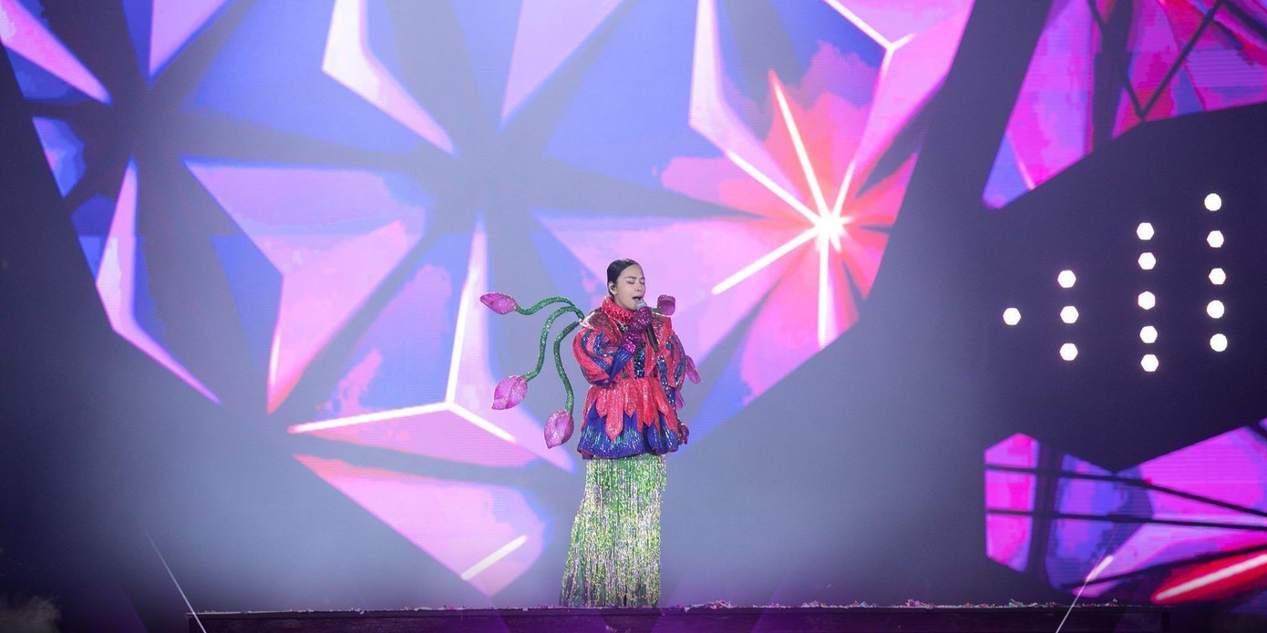 Suốt hành trình thi, khán giả có nhiều suy đoán về O Sen. Cô được đánh giá là nhân vật bí hiểm có giọng hát cuốn hút, say mê. Trong top 3 (với Phượng Hoàng Lửa, Lady Mây), O Sen giành chiến thắng 2 tuần, đồng thời cũng vào vòng nguy hiểm nhiều nhất với 3 lần. Suốt hành trình thi, khán giả có nhiều suy đoán về O Sen. Cô được đánh giá là nhân vật bí hiểm có giọng hát cuốn hút, say mê. Trong top 3 (với Phượng Hoàng Lửa, Lady Mây), O Sen giành chiến thắng 2 tuần, đồng thời cũng vào vòng nguy hiểm nhiều nhất với 3 lần.