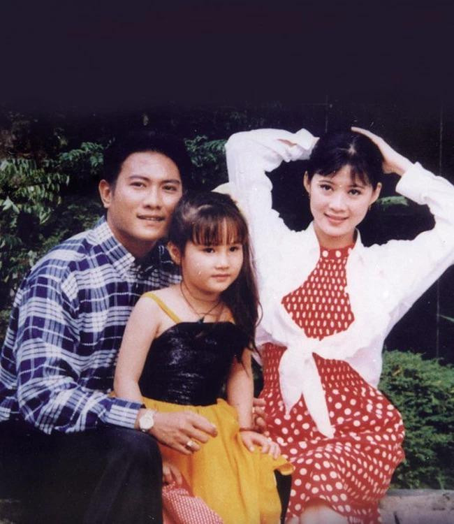 Sao nhí một thời trong phim trường Đứng dậy sau cơn mê cùng hai nghệ sĩ Diễm Hương và Hoàng Phúc Sao nhí một thời trong phim trường Đứng dậy sau cơn mê cùng hai nghệ sĩ Diễm Hương và Hoàng Phúc