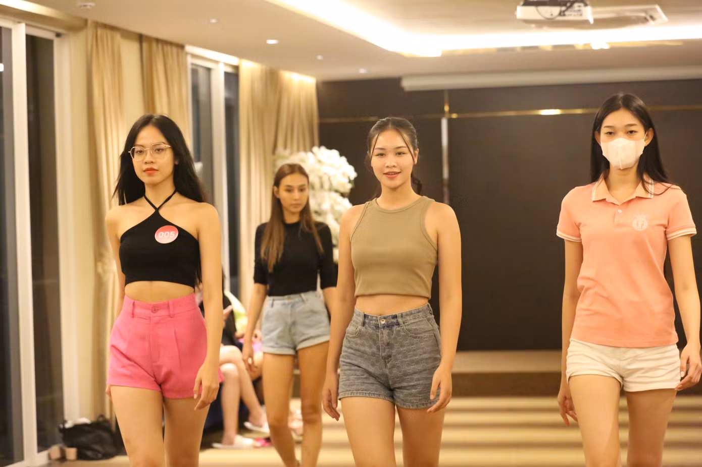 Vào chặng nước rút, lịch trình dày đặc, dàn thí sinh vẫn giữ được năng lượng tích cực, nhiệt huyết và nỗ lực hướng đến đêm chung kết chinh phục vương miện Hoa hậu Việt Nam 2022.