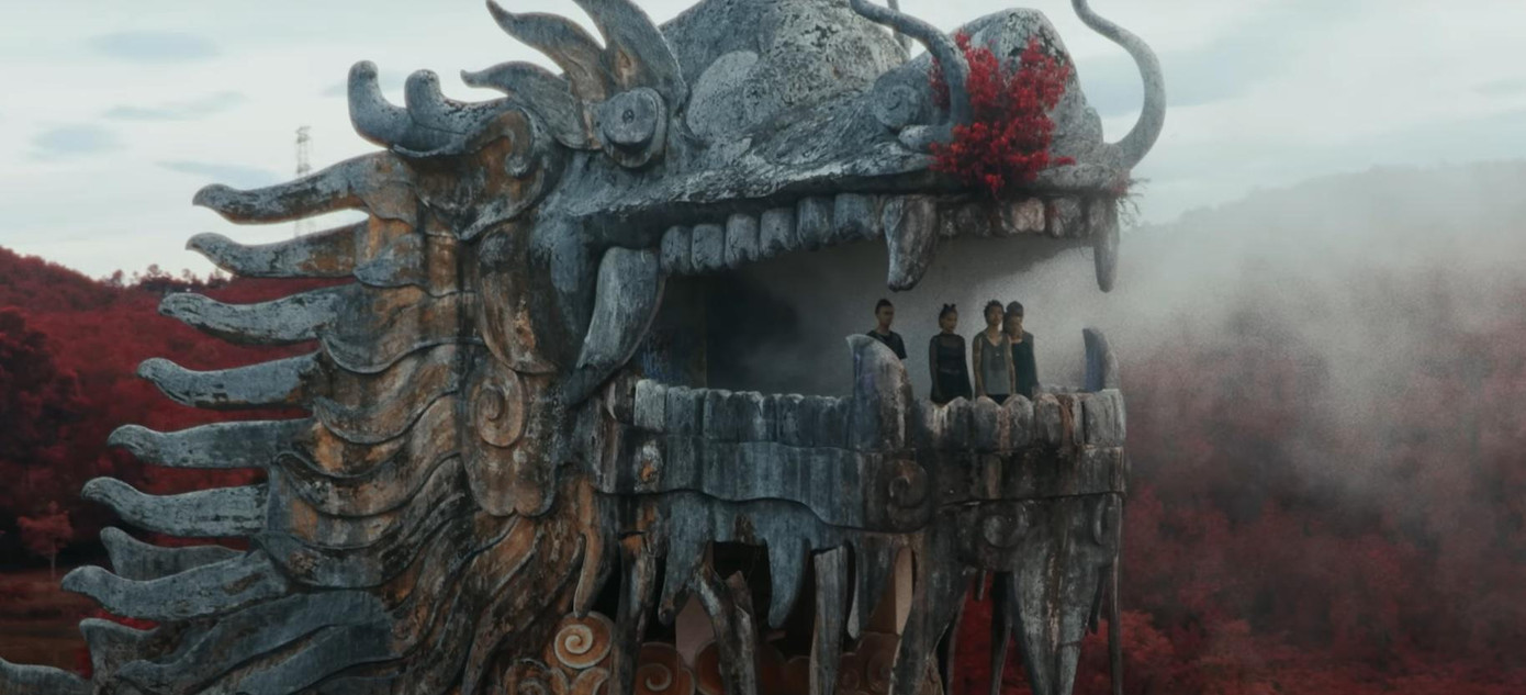 Khung cảnh công viên nước hồ Thủy Tiên trong MV Bad Memories Khung cảnh công viên nước hồ Thủy Tiên trong MV Bad Memories