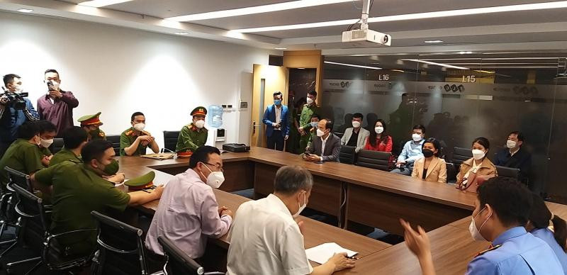 Cơ quan chức năng làm việc với đại diện FLC.