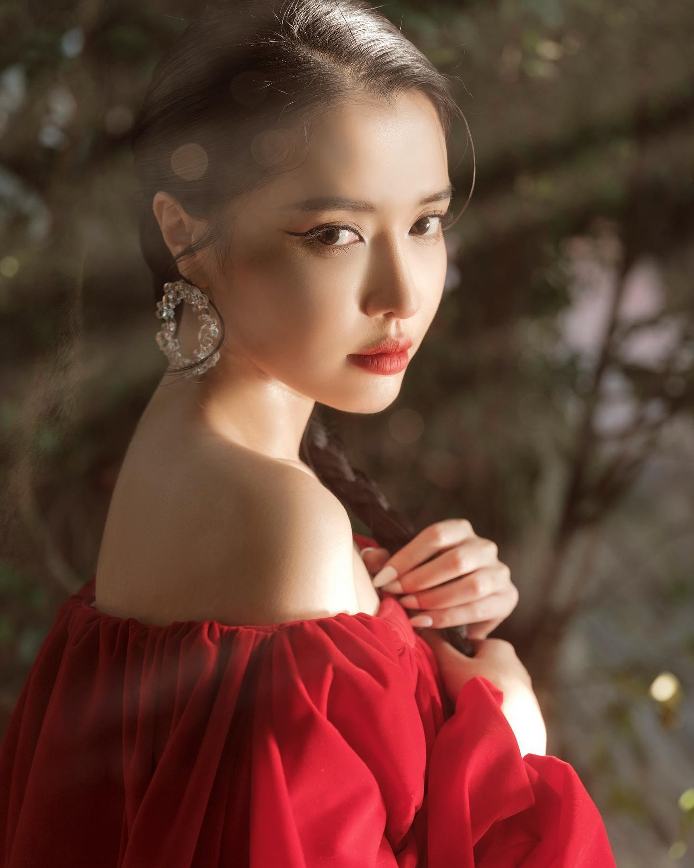 Ca sĩ Bích Phương chúc mọi người năm mới thịnh vượng, sức khoẻ và bình an.