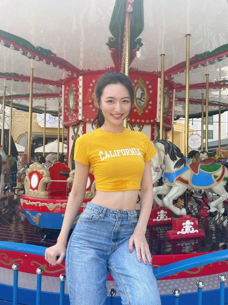 Vòng eo con kiến đáng ngưỡng mộ của người đẹp 9x.