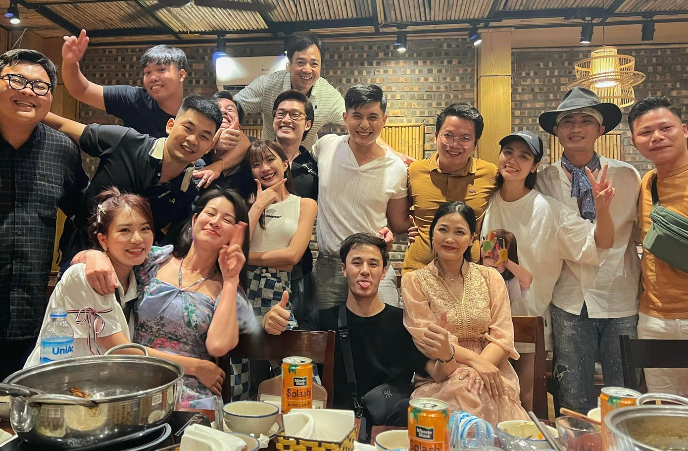 Buổi tiệc đóng máy Thương ngày nắng về được Lâm Bảo Châu chia sẻ