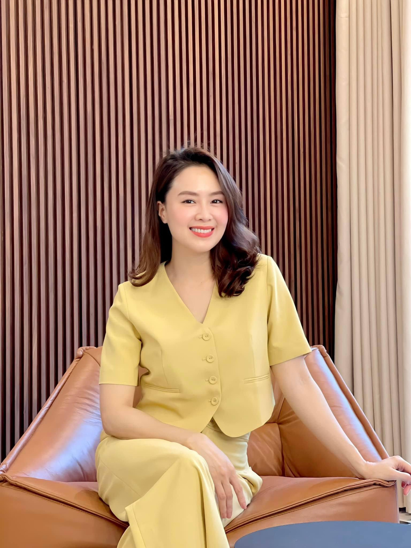 Những hình ảnh xinh đẹp của Hồng Diễm đều đón nhận được lượng tương tác lớn của cư dân mạng.