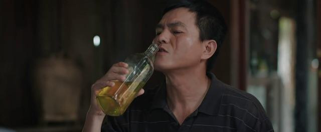 Cô rúm ró người khi gặp anh trai Khoản. Ảnh: CMH. Cô rúm ró người khi gặp anh trai Khoản. Ảnh: CMH.