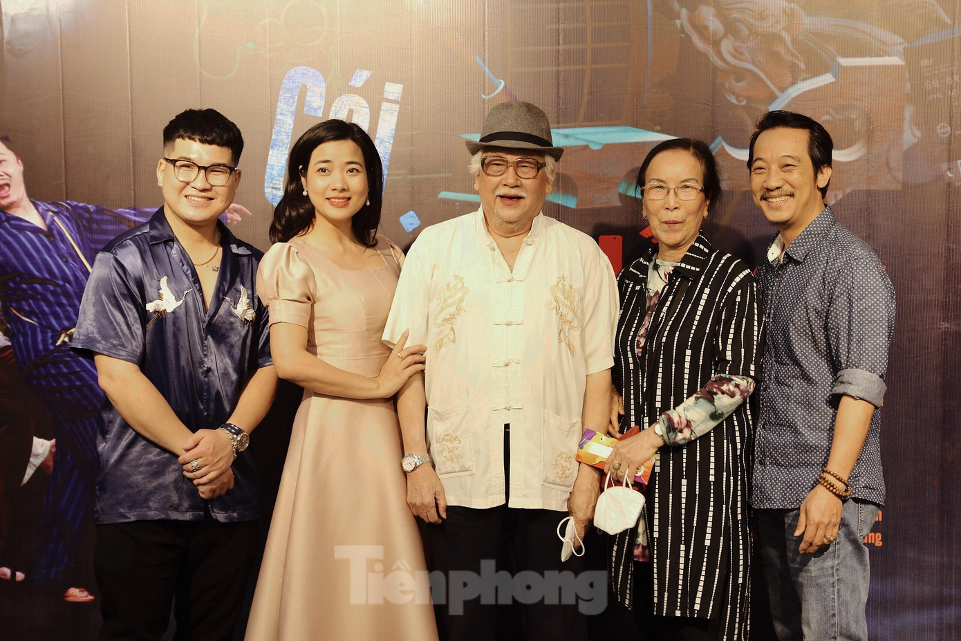 NSƯT Đức Trung nguyên là Phó Giám đốc Nhà hát Tuổi trẻ đến ủng hộ dàn diễn viên