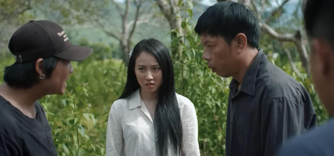 Mô gù bị dọa đánh vì anh hùng cứu mỹ nhân. Ảnh: CMH. Mô gù bị dọa đánh vì anh hùng cứu mỹ nhân. Ảnh: CMH.