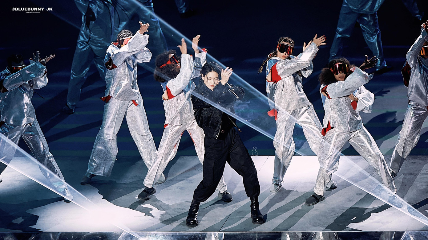 Sân khấu Dreamers của Jung Kook khiến truyền thông thế giới chú ý. Ảnh: Twitter.