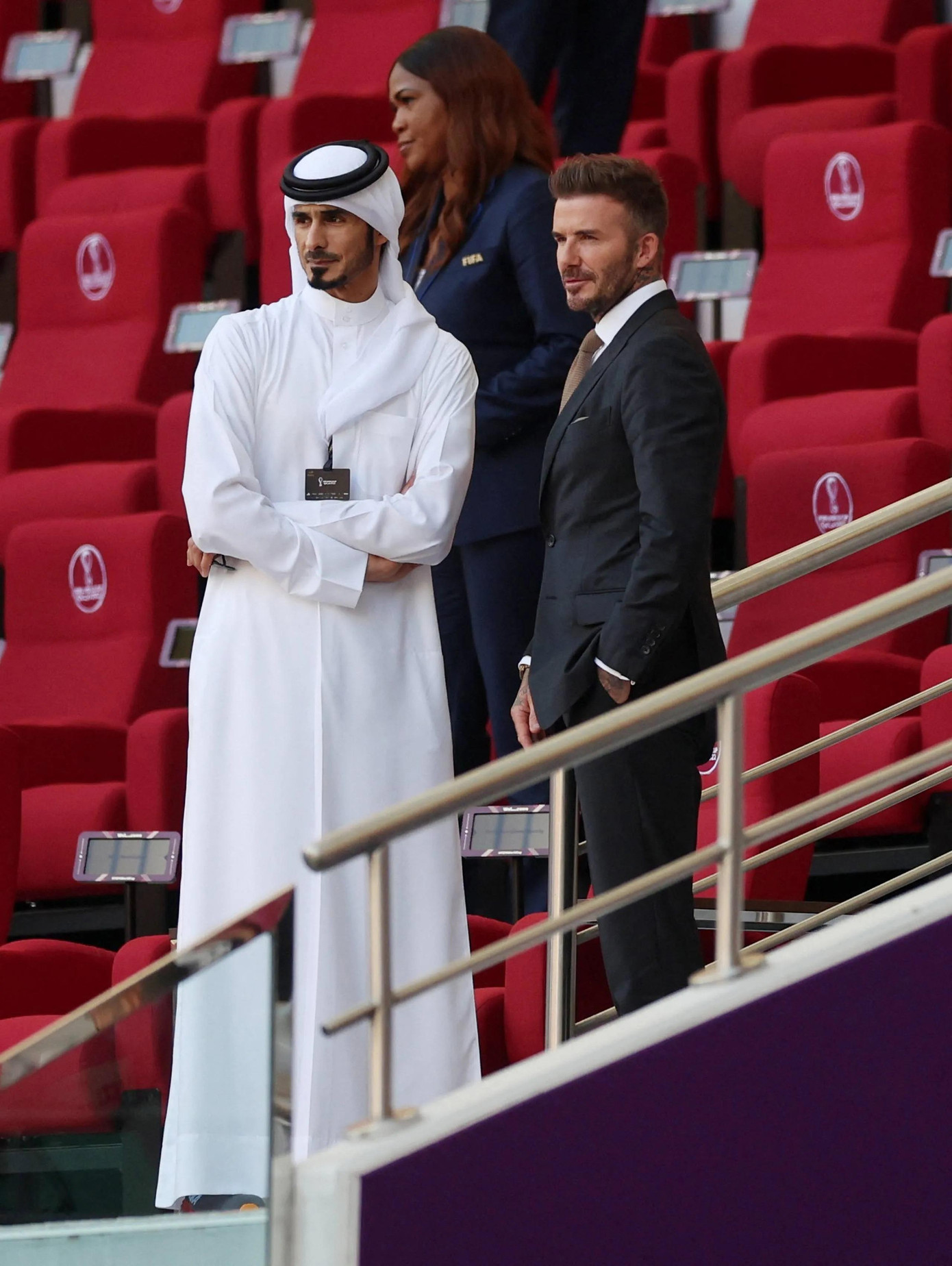 Hình ảnh David Beckham và hoàng tử Qatar Sheik Jassim bin Hamad Al Thani cùng đứng trên khán đài theo dõi trận đấu giữa Anh - Iran hôm 21/11 gây chú ý. Theo Iloveqatar, hoàng tử sinh năm 1978, là con thứ 3 của Cựu Quốc vương Sheikh Hamad bin Khalifa Al Thani và là con đầu lòng với người vợ thứ hai, hoàng thân Sheikha Moza Bint Nasser Al Missned. Ảnh: DM Hình ảnh David Beckham và hoàng tử Qatar Sheik Jassim bin Hamad Al Thani cùng đứng trên khán đài theo dõi trận đấu giữa Anh - Iran hôm 21/11 gây chú ý. Theo Iloveqatar, hoàng tử sinh năm 1978, là con thứ 3 của Cựu Quốc vương Sheikh Hamad bin Khalifa Al Thani và là con đầu lòng với người vợ thứ hai, hoàng thân Sheikha Moza Bint Nasser Al Missned. Ảnh: DM