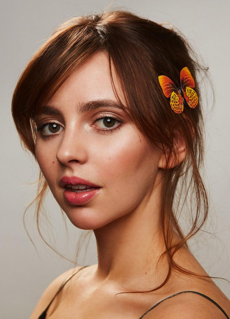 Người đẹp sinh năm 1994 tại Sydney, Australia. Cô bắt đầu sự nghiệp diễn xuất từ năm 14 và từng góp mặt trong nhiều bộ phim, có thể kể đến như Dungoona (2009), Rake (2010), Cops LAC (2010) và Wild Boys (2011)...Cô từng viết kịch bản và đạo diễn phim ngắn Kite năm 2013, sau đó tác phẩm được giới thiệu tại một số liên hoan phim uy tín.