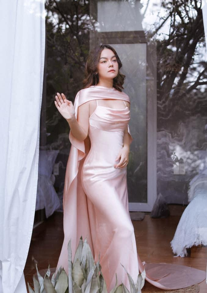 Nữ ca sĩ chọn cuộc sống lạc quan, yêu đời, mang đến nguồn năng lượng tích cực.