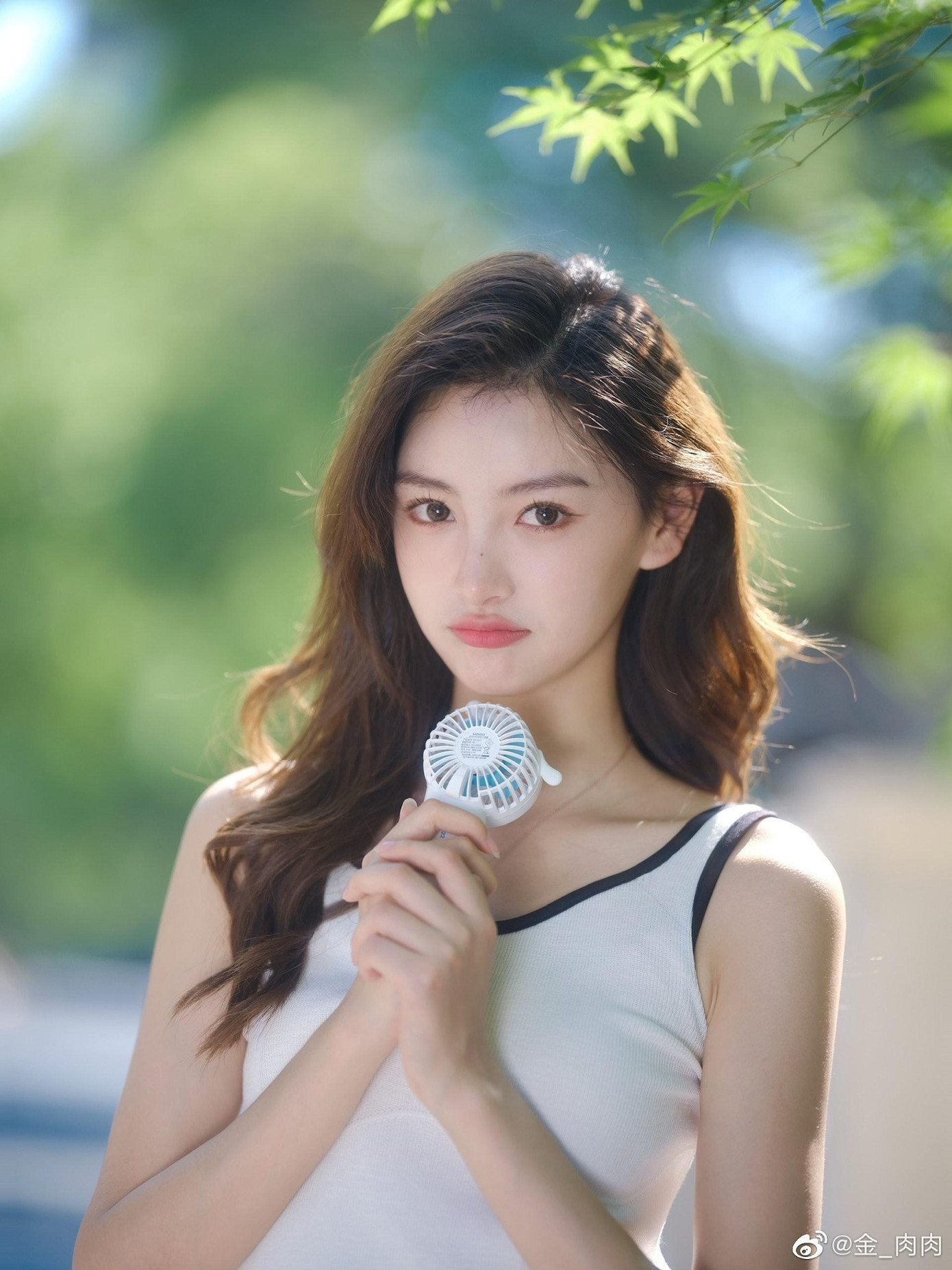 Hình ảnh đời thường của mỹ nhân World Cup. Ảnh: Weibo.