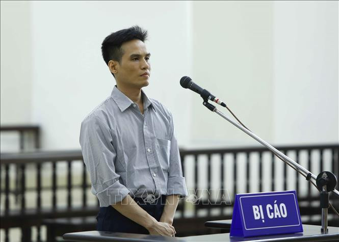 Bị cáo Đặng Đình Bách nghe tòa tuyên án. Ảnh: An Đăng/TTXVN