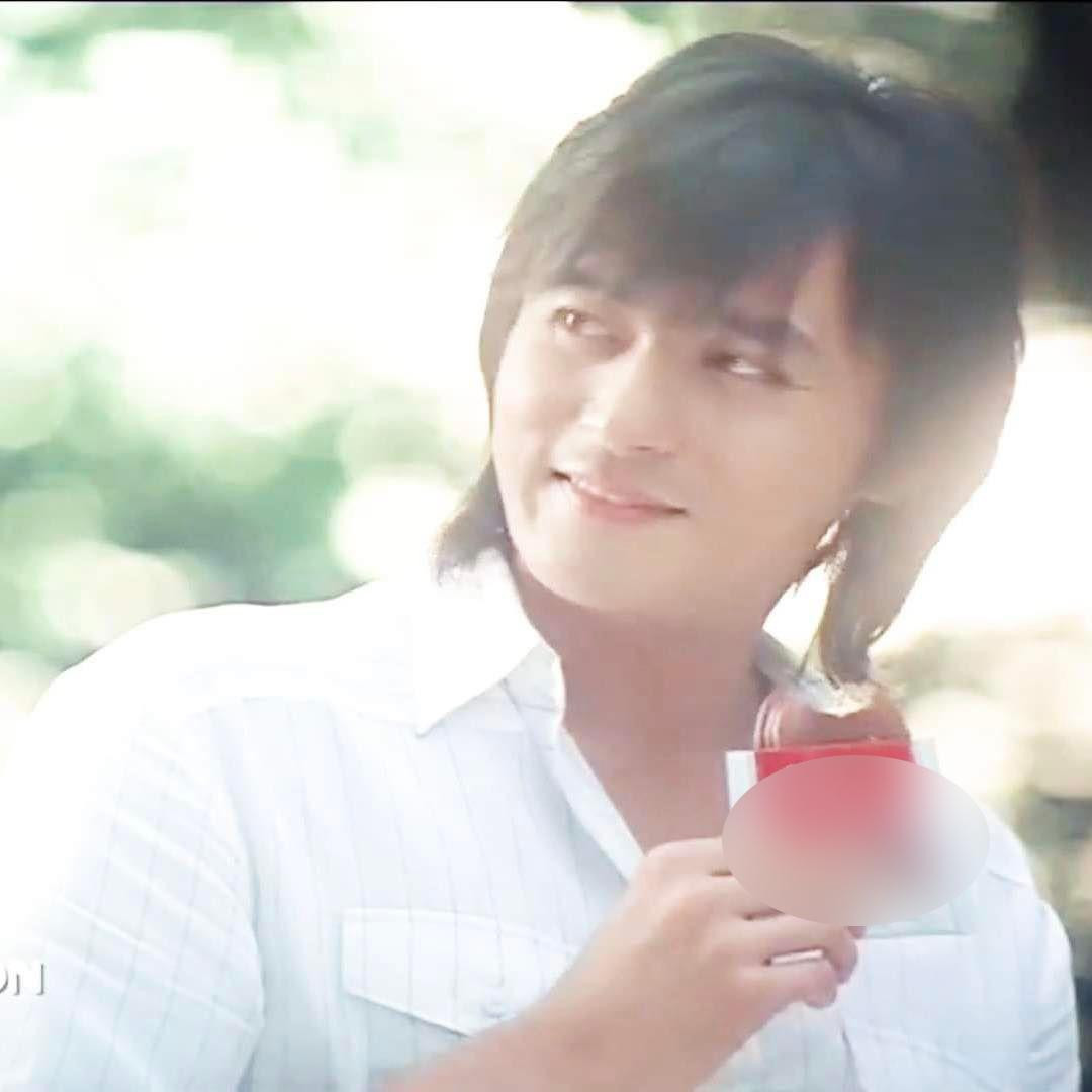 Nhiều khán giả bất ngờ khi biết danh tính nữ sinh này chính là Park Eun Bin. Được biết, thời điểm này, nữ diễn viên mới chỉ 14 tuổi. Nhiều khán giả bất ngờ khi biết danh tính nữ sinh này chính là Park Eun Bin. Được biết, thời điểm này, nữ diễn viên mới chỉ 14 tuổi.