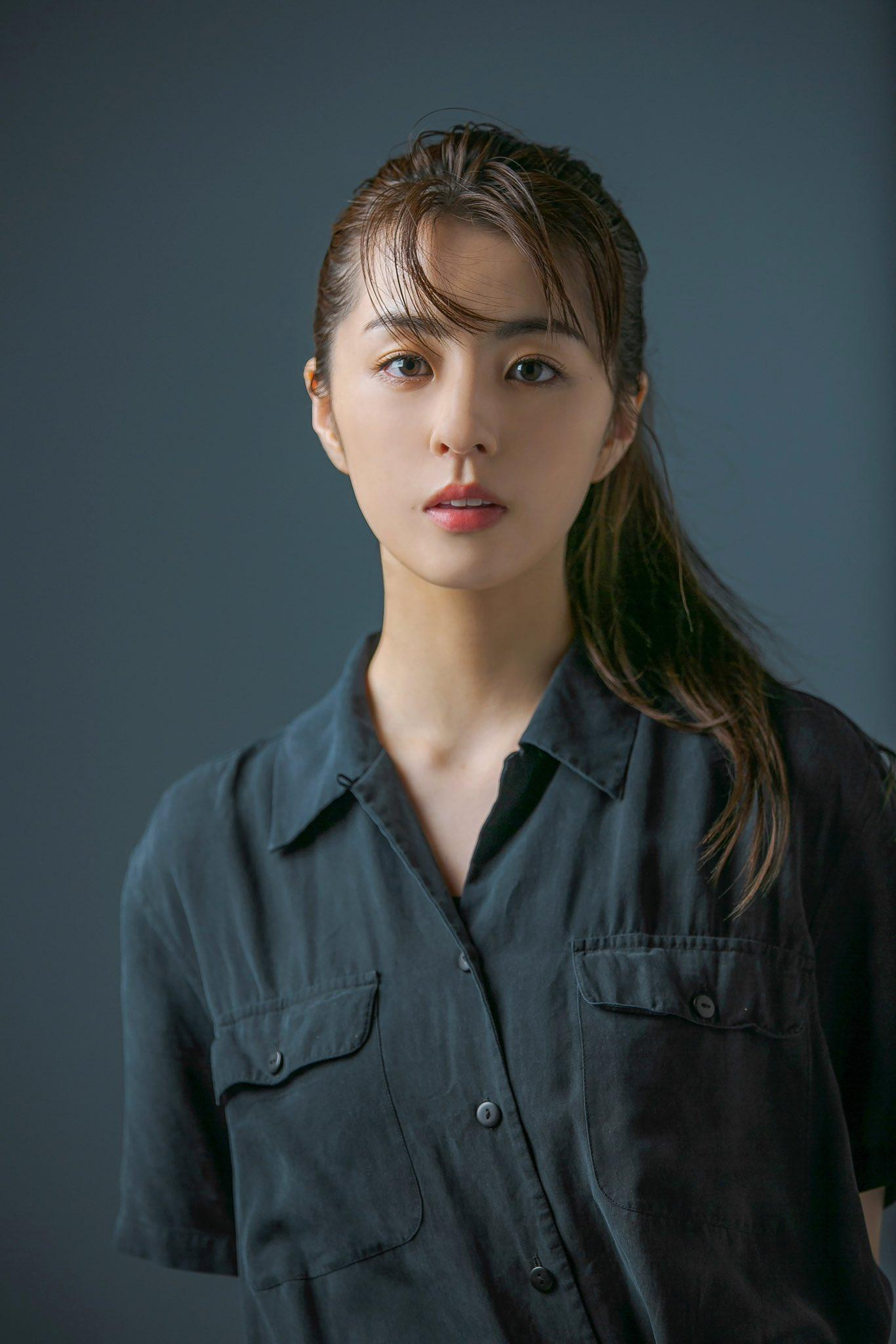 Bên cạnh sự nghiệp sân cỏ, chuyện tình của cựu chân sút Liverpool và bạn gái Yurina Yanagi cũng nhận được sự quan tâm của công chúng. Ảnh: animoproduce.