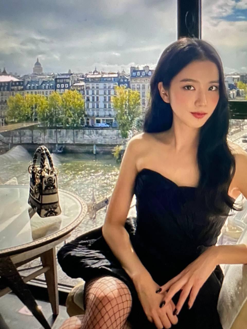 Bức hình của Jisoo bị tài khoản Gurumi Haribo hack.