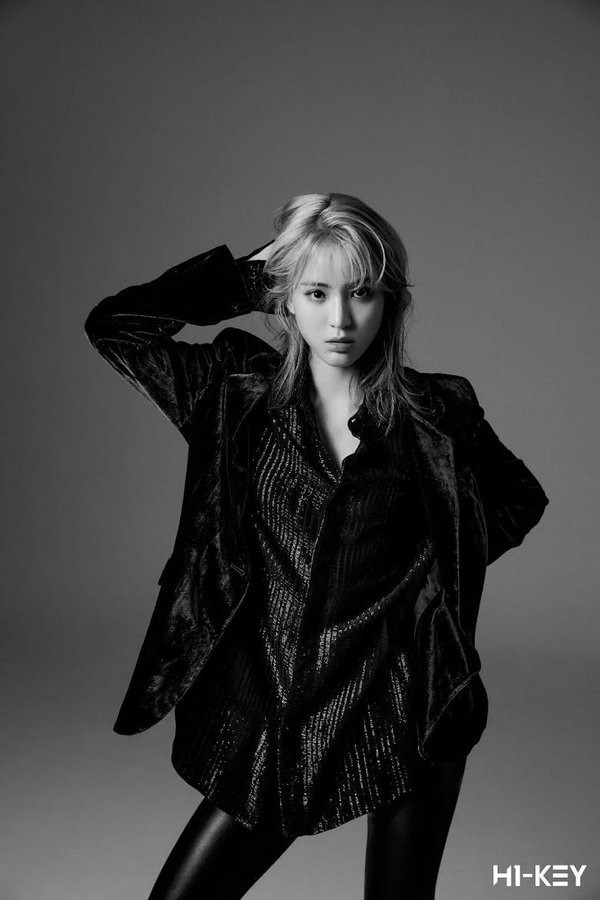 Sitala góp mặt trong top 100, xếp hạng 5 dù là cái tên mới. Cô là thần tượng gốc Thái Lan, cha là diễn viên nổi tiếng Sarunyu Wongkrachang. Trước khi thực hiện đam mê âm nhạc, cô là người mẫu của Chanel trẻ nhất đến từ Thái Lan. Sitala được chỉ định ra mắt cùng nhóm nhạc 4 thành viên H1-KEY, song cô buộc rời nhóm vì tranh cãi liên quan đến chính trị. Sitala góp mặt trong top 100, xếp hạng 5 dù là cái tên mới. Cô là thần tượng gốc Thái Lan, cha là diễn viên nổi tiếng Sarunyu Wongkrachang. Trước khi thực hiện đam mê âm nhạc, cô là người mẫu của Chanel trẻ nhất đến từ Thái Lan. Sitala được chỉ định ra mắt cùng nhóm nhạc 4 thành viên H1-KEY, song cô buộc rời nhóm vì tranh cãi liên quan đến chính trị.