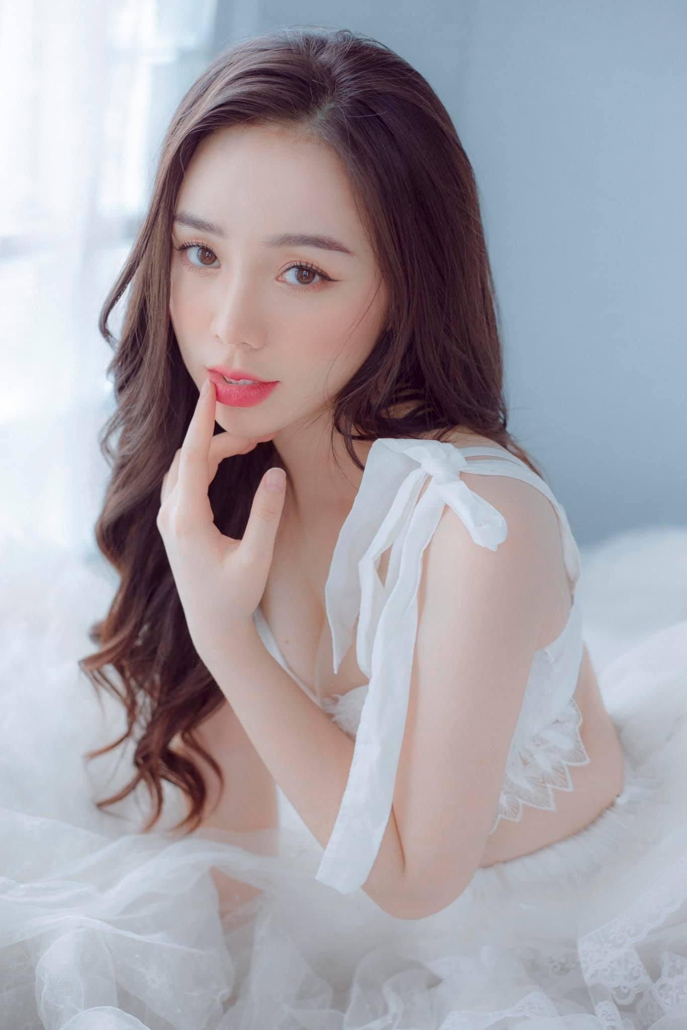 Mỹ nhân Kem Xôi một thời được xem là một trong những gương mặt diễn viên trẻ ấn tượng của màn ảnh VFC và xuất hiện trong nhiều bộ phim như Đi qua mùa hạ, Quỳnh búp bê, Nàng dâu order, Nhà trọ Balanha, Đừng bắt em phải quên….