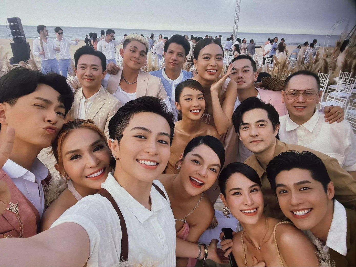 Các sao check-in tại đám cưới của Minh Hằng và bạn trai đại gia.