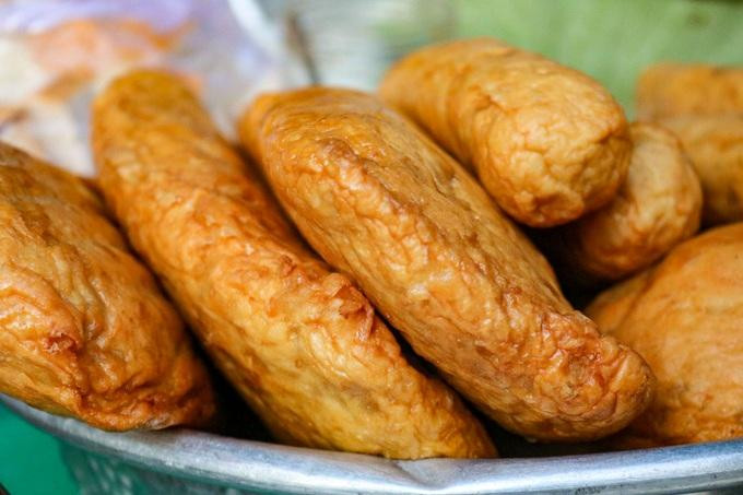 Tất cả nguyên liệu đều do vợ chồng bà Hạnh làm theo hương vị xưa (Ảnh: Cao Bách).