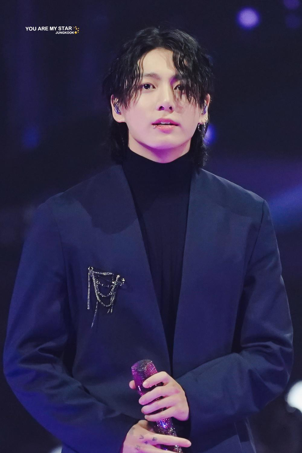 Em út Jungkook chứng tỏ độ nổi tiếng khi được nhắc đến nhiều nhất tại lễ trao giải, hơn 1 triệu lượt đề cập trên Twitter, đứng trending tại 84 quốc gia và vùng lãnh thổ. Ảnh: Twitter.