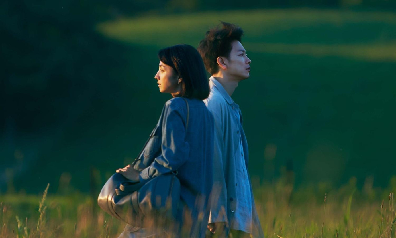 First Love (Mối Tình Đầu) lên sóng dịp cuối năm đang là tâm điểm chú ý của người hâm mộ. Phim được lấy cảm hứng từ hai ca khúc First Love (1999) và Hatsukoi (2018) của danh ca Utada Hikaru. First Love được đánh giá là bộ phim tạo ra những rung cảm lay động người xem.