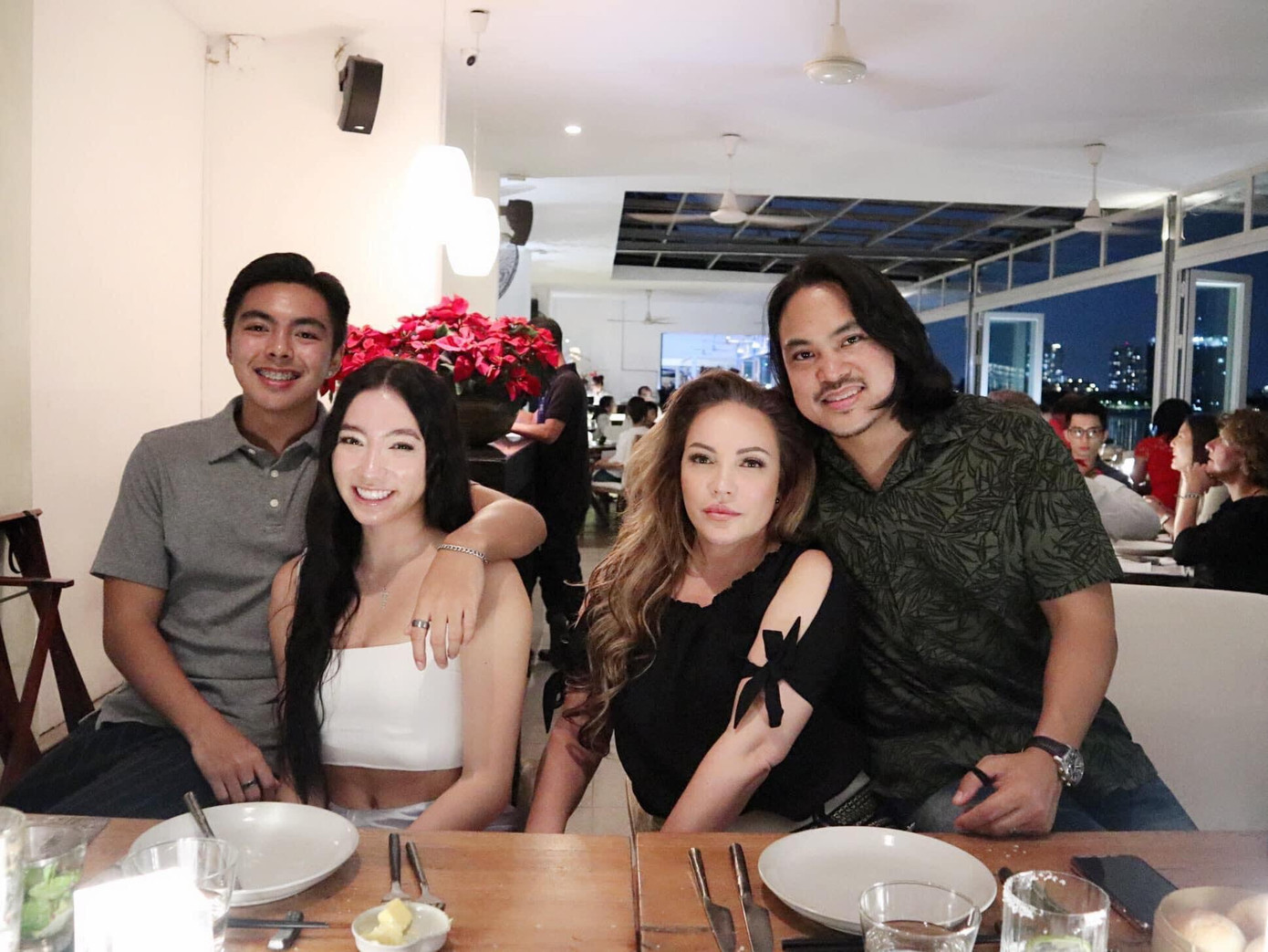 Quỳnh Tiên và Thanh Hà rất thân thiết. Bạn trai người Philippines trước đây của Thanh Hà - Roland Casiquin Jr, con gái cũng dành tình cảm và sự trân trọng đối với dượng.