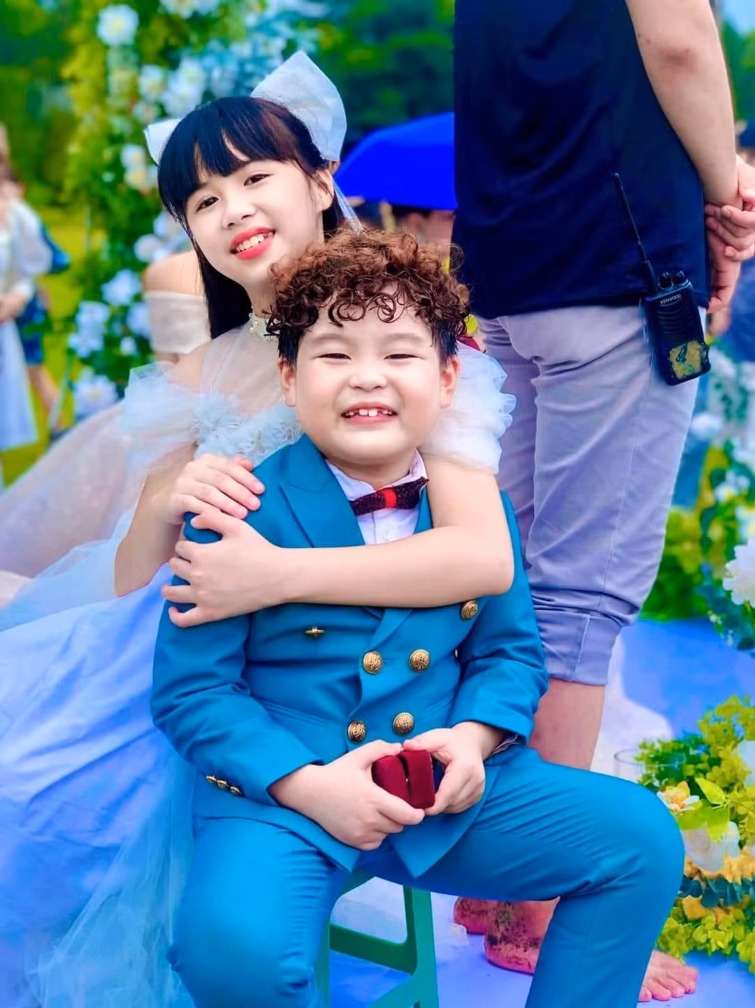 Hai chị em Sam, So Hai chị em Sam, So